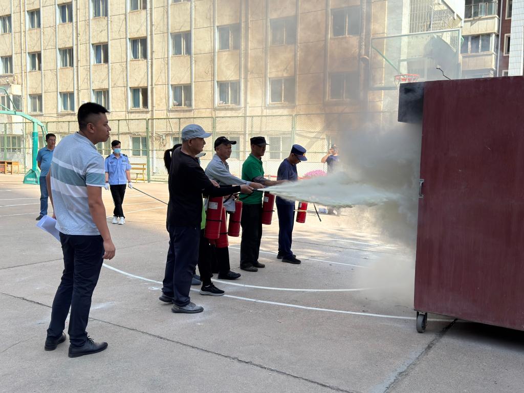 学院开展安全生产月消防演练活动